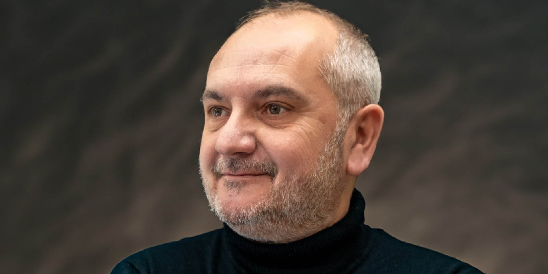 MARIO ESCOBAR PRESENTA SU NUEVO LIBRO