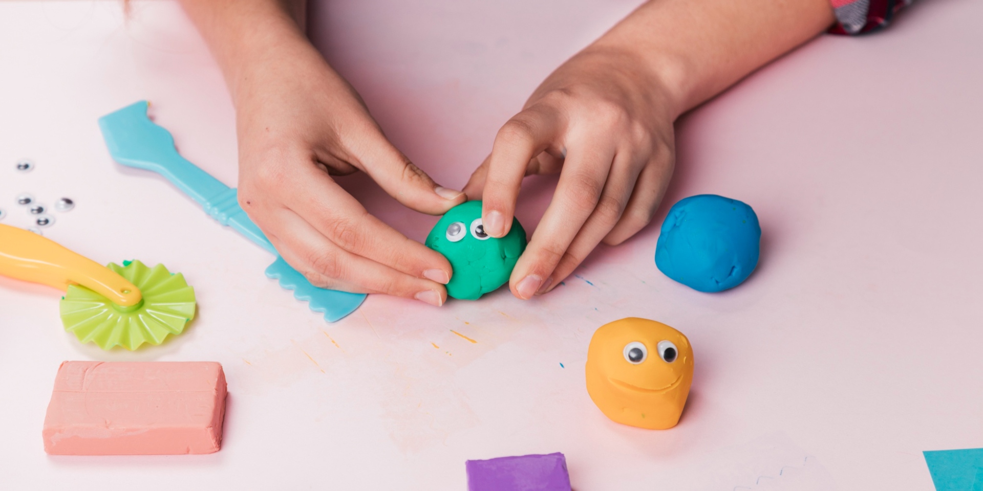 Pásalo en grande con los Talleres Play-Doh