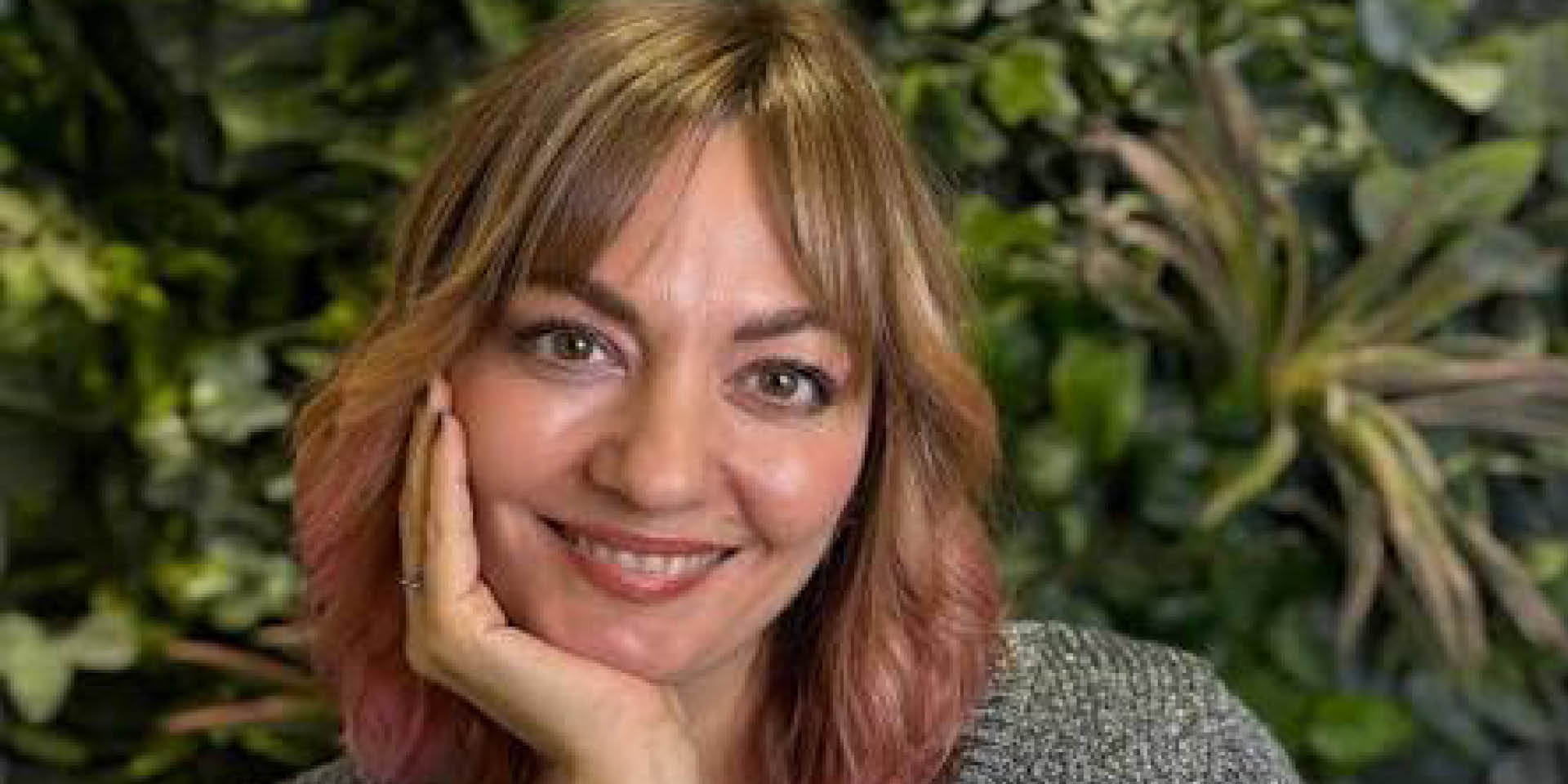Clara Mendívil presenta su libro 'La costurera de la reina'